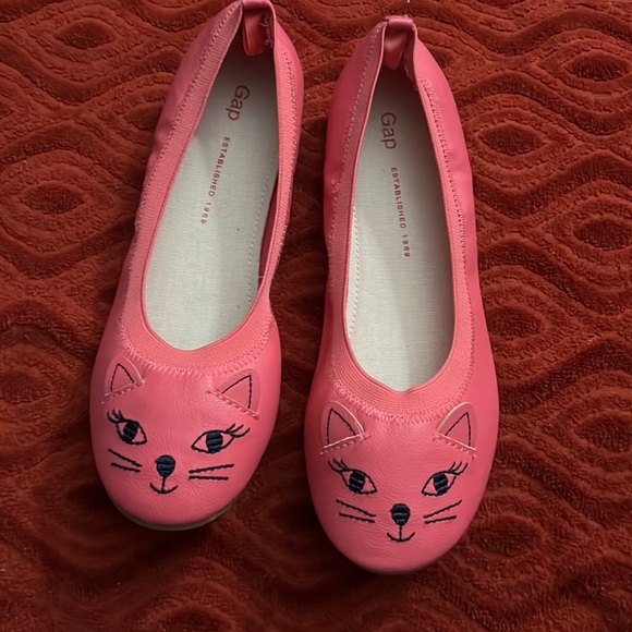 GAP Other - Gap Girl’s flats with cat face. Pink, size 5. New without tag.